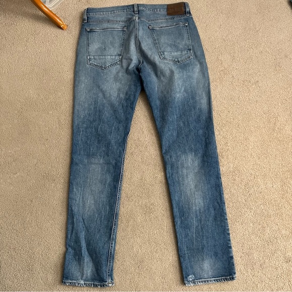 Hudson Jeans Blake Slim Straight with Stretch in Domain Wash (Faded Blue) - Picture 5 of 10